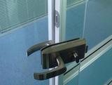 广州开玻璃门锁，专业安装玻璃门锁